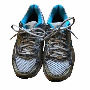 Women’s Nike Running Sneakers Zoom Vomero FitFrame  size 6